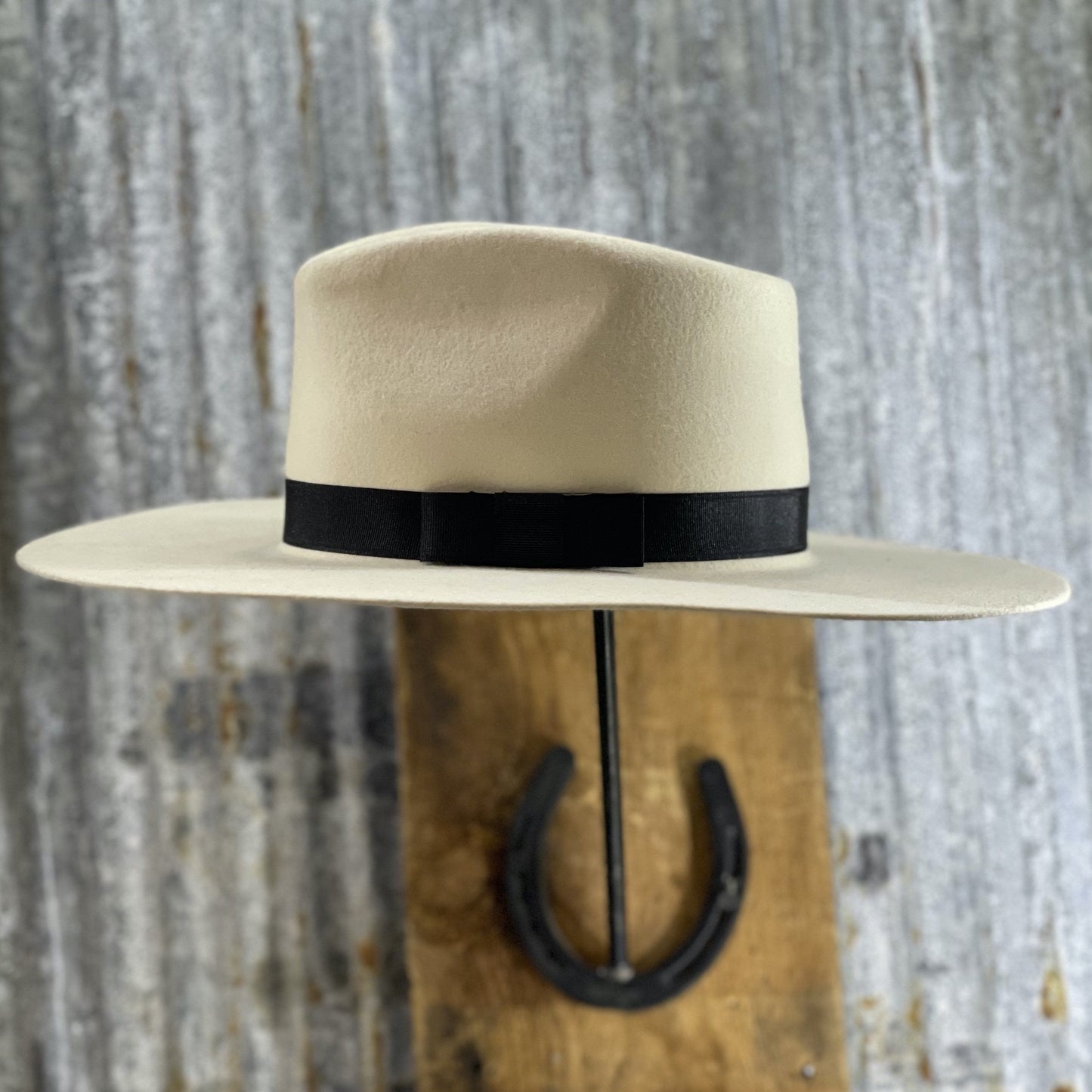 Fedora | White